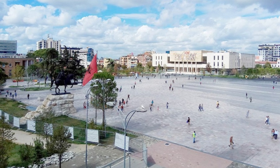 Barometri i Ballkanit: 16 per qind e shqiptareve po behen gati per te emigruar